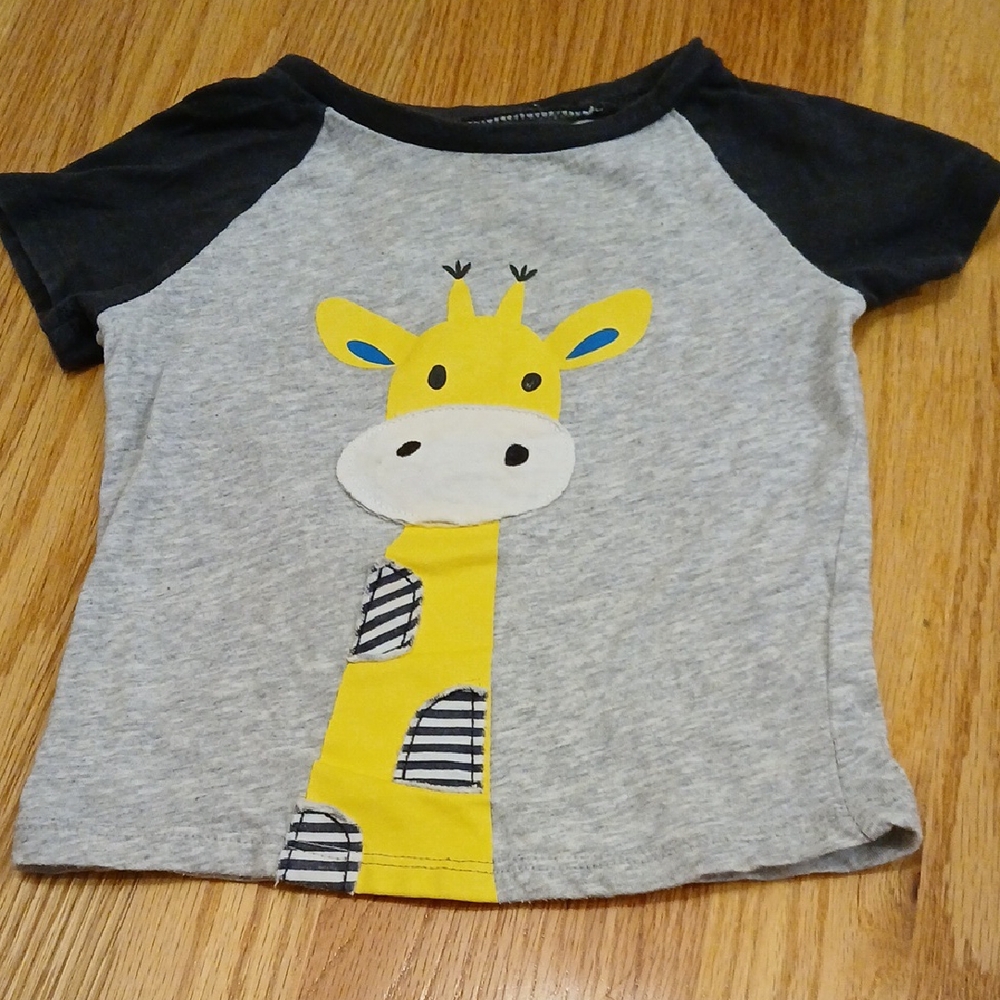54️⃣$10 First Impressions Gray and Yellow Giraffe Tee